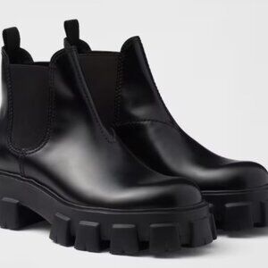 NWOB Monolith brushed leather Chelsea boots Size 35 MSRP $1470